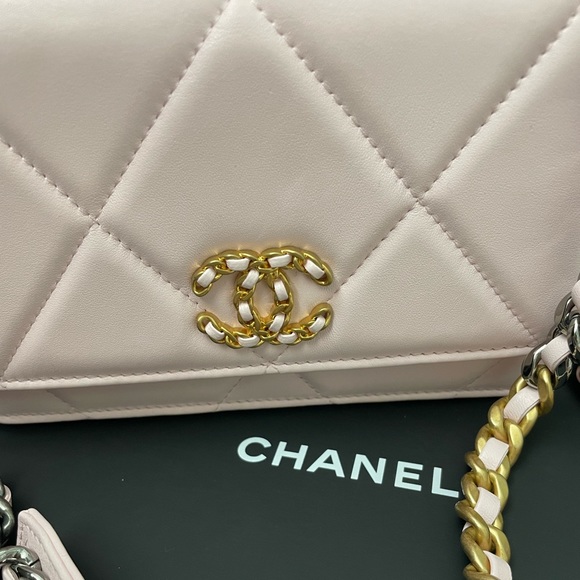 ***S0LD***on another platform. Chanel 19 wallet on chain. Pink (Rose). New. - Picture 9 of 10
